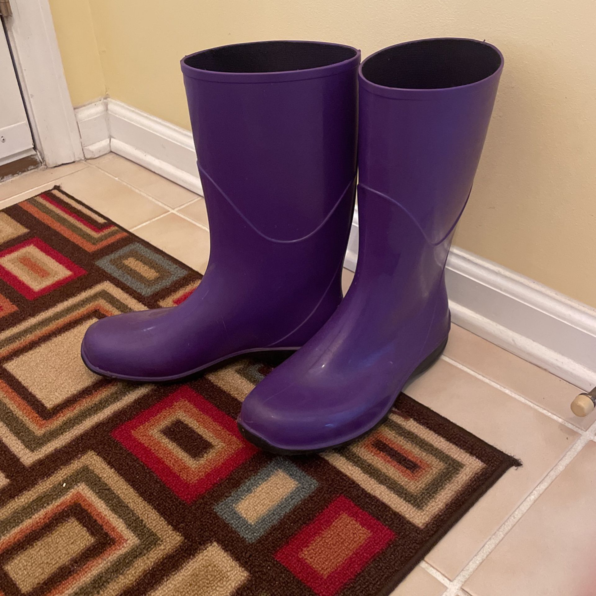 Womens Rain boots Size 9