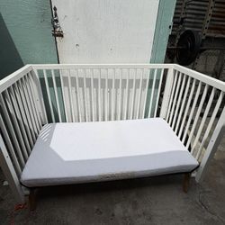 Crib/Toddler Bed 