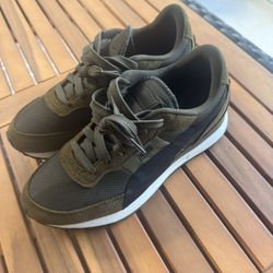 Puma Sneakers