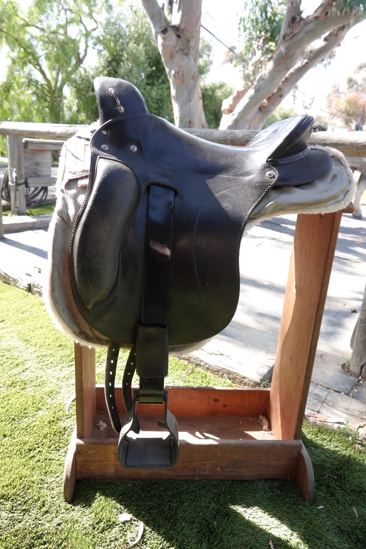 Black Ortho-Flex Endurance Trail Saddle