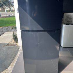LG Refrigerator (20.2 Cu ft) 