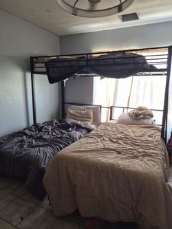 Triple bunk bed