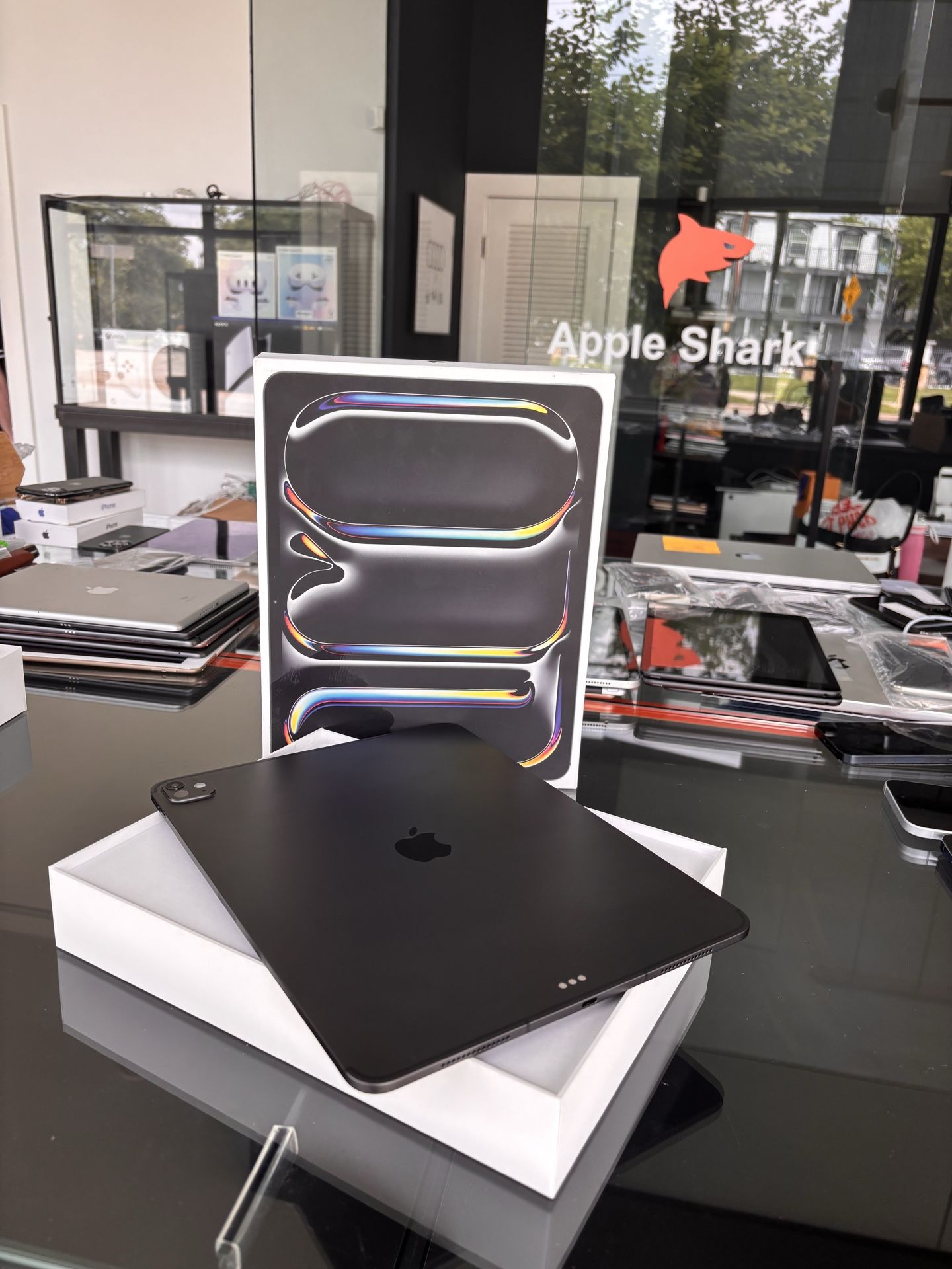 Apple 13” iPad Pro M5 Chip 256GB! WiFi+Cellular! Open box! 90 day warranty! We offer financing!