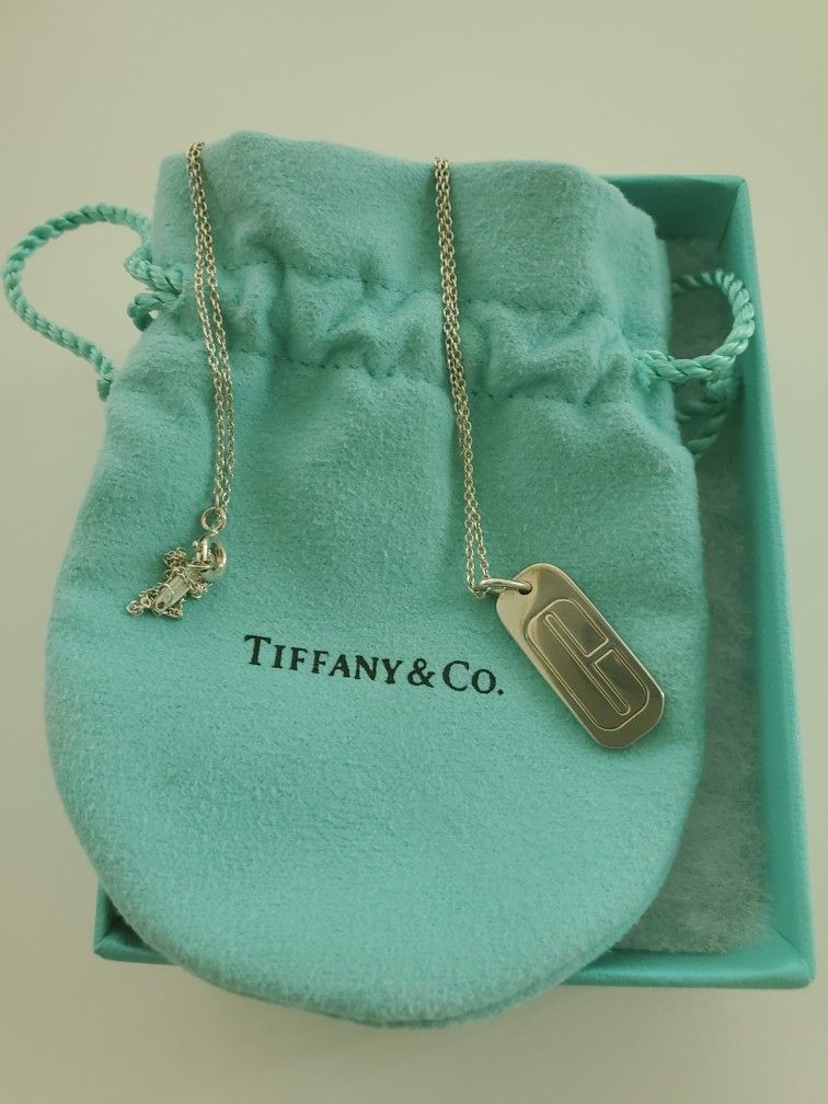 Tiffany Clinique SILVER engraved WITH LETR C