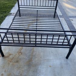 Full size Bed frame ~ Black Tube ~ great condition