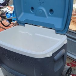 Igloo Cooler On Wheels