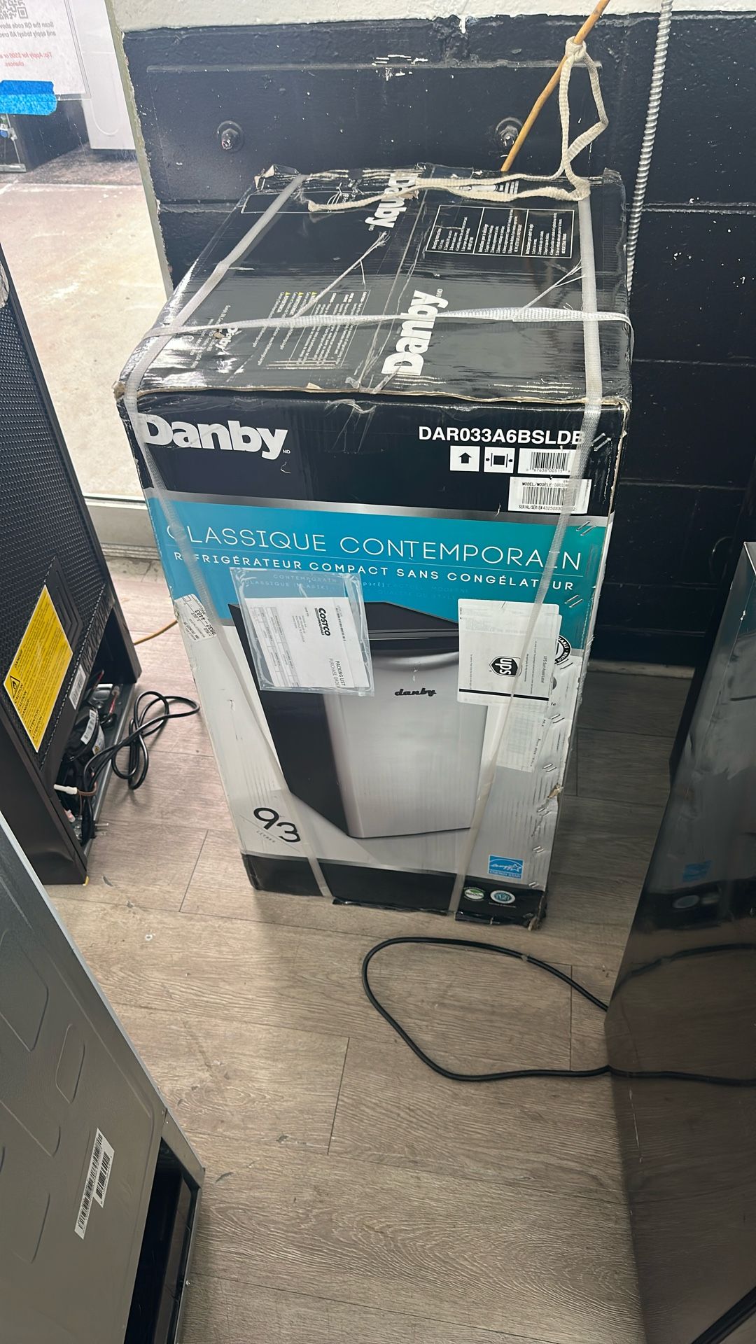 Danby Compact Refrigerator (DAR033A6BSLDB)