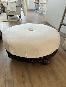 Gorgeous ottoman!