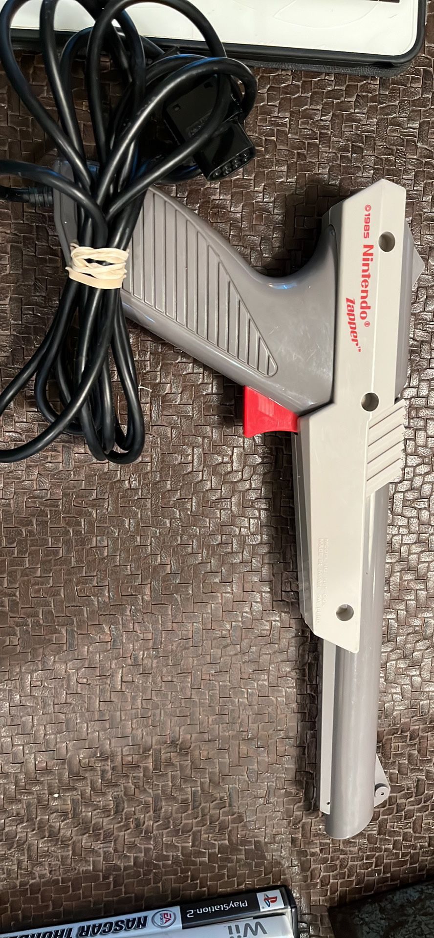 Nintendo Vintage 1985 NES Genuine Zapper Gray Laser