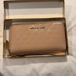 Michael Kors Wristlet 