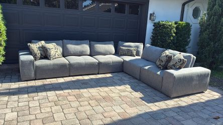 Sectional/Modular Sofa Rooms to go Laney Park Gray 6 Pieces DELIVERY AVAILABLE