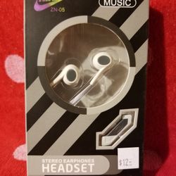 Skullcandy Samsung JVC Apple iPhone
Aux earbuds headphones ear bud many different types of Earbuds  available Bz1