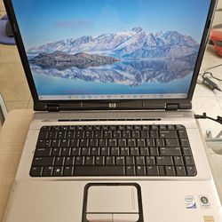 HP Laptop. (SUPER CLEAN) 15" screen