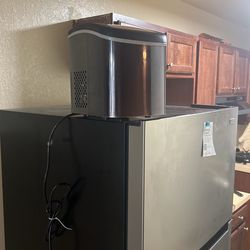 Ice Maker 🧊