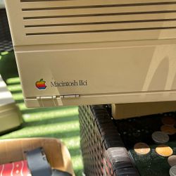Vintage Apple Macintosh IIci Computer