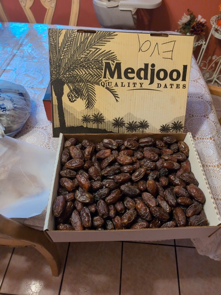 11lbs Dates 45$ Fresh
