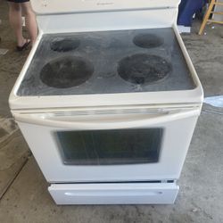 White Frigidaire Glass Top Electric Stove (Comes Exactly As Pictured!)
