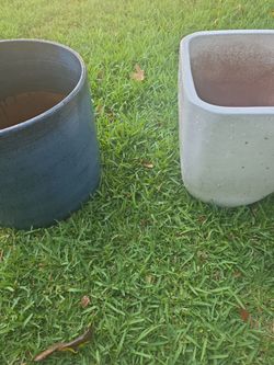 2 Expensvie Cermic wide pots for plants
