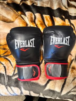 Everlast Boxing Gloves Black and Red