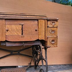 1900s Sewing Machine