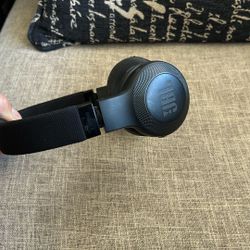 JBL Ear Headphones E45BT