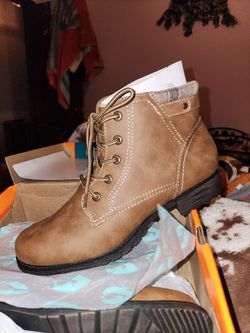 New Size 11 SPORTO Side Zip Boots