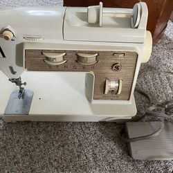 RARE Singer Model 760 Vintage (1970) Beige Sewing Machine Serial # AS 552065