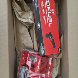 Unopened M18 FUEL18V Lithium-Ion Brushless Cordless 15MM DA Polisher with 5.0 Ah Battery and Charger Starter Kit