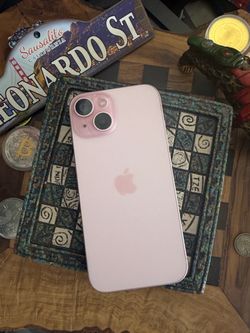 I p h o n e 15 128GB rose unlocked