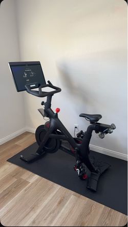 🔥Peloton Bike+ EXCELLENT CONDITION w/ Accessories🔥