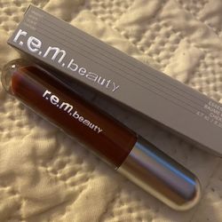 R.E.M beauty lip gloss 
