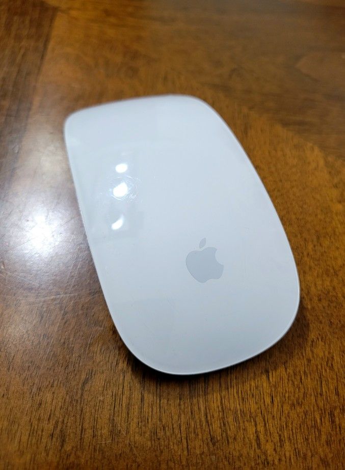 Apple A-1296 3vdc Magic Mouse Wireless Bluetooth. Genuine Apple. Excellent Condition.