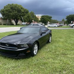 2014 Ford Mustang V6 Excellent Condition 