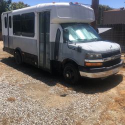 2006 Short Bus. Gencoach Chevy 3500