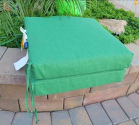 ARDEN 19 in x 19 in Moss Green Leala Square Outdoor Seat Cushion