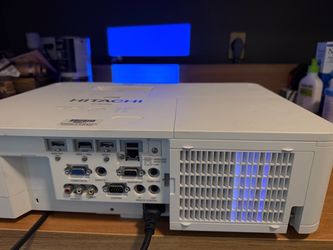 Hitachi hdmi projector - 5000 lumens