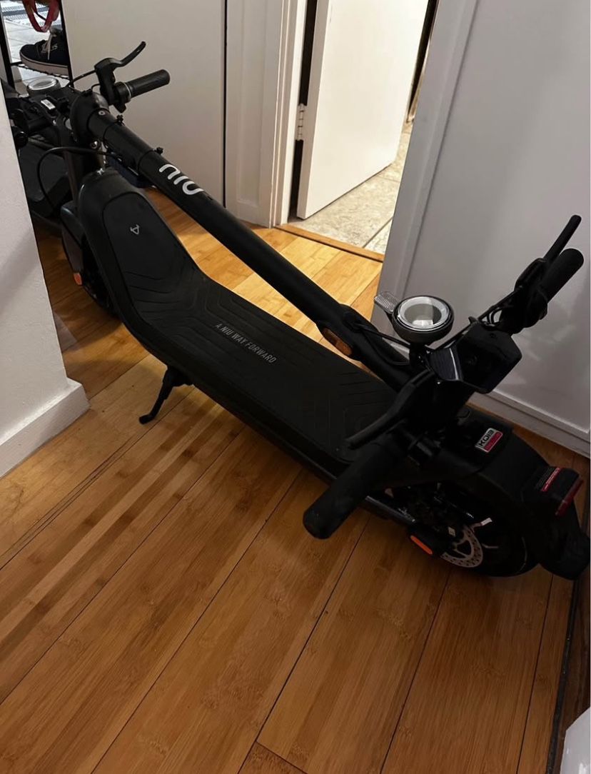 NIU KQi3 Pro Scooter