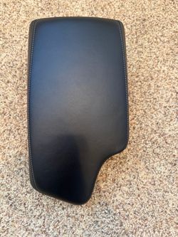 15-20 BMW F80 F82 M3 M4 Center Console Armrest Arm Rest