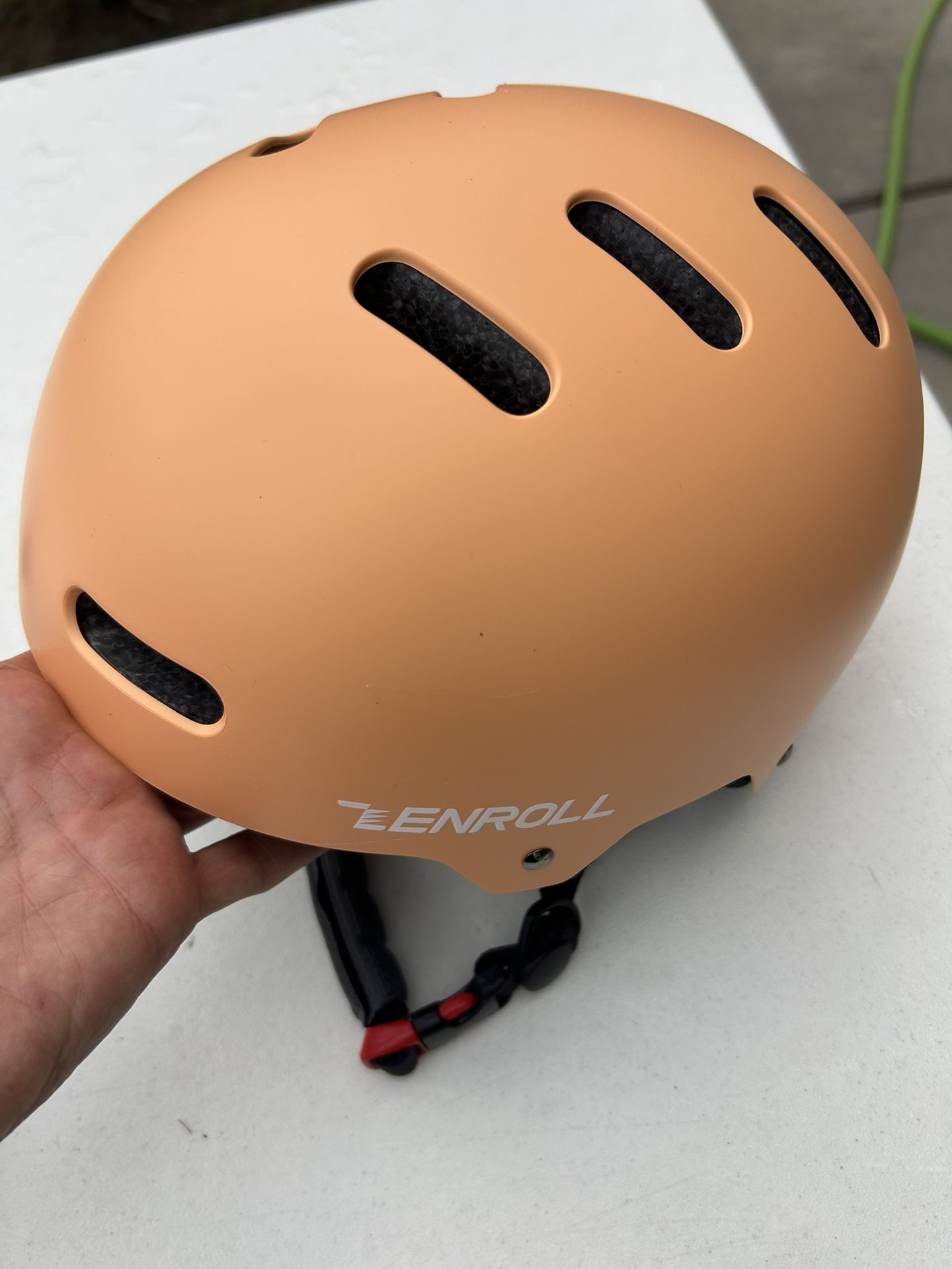Helmet adjustable