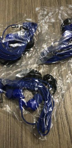 **EARBUD HEADPHONES** non name brand *Not wireless* asking for $25 bucks for 50sets/pairs!!! Yes! $25 bucks for 50 sets/pairs!!! All brand new!!!