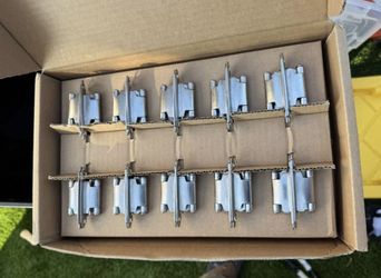 Box of hinges