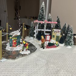 Great Gift! Complete Scene!  Dept 56 Snow Village