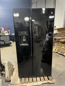 GE Black Full Size Fridge/Freezer