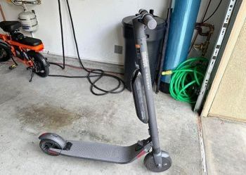 Segway - ES3 Plus Kick Scooter w/28 mi Max Operating Range & 18.6 mph Max Speed - Black