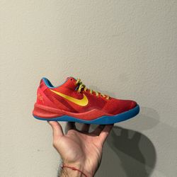 Kobe 8 (GS) Size 5Y / Women’s 6.5 - NEW