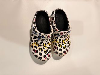 Crocs Classic Clogs – Leopard Print