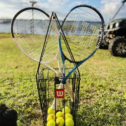 🎾 Wilson Tennis Starter Kit – 2 Rackets + Hopper + Balls 🏐✨