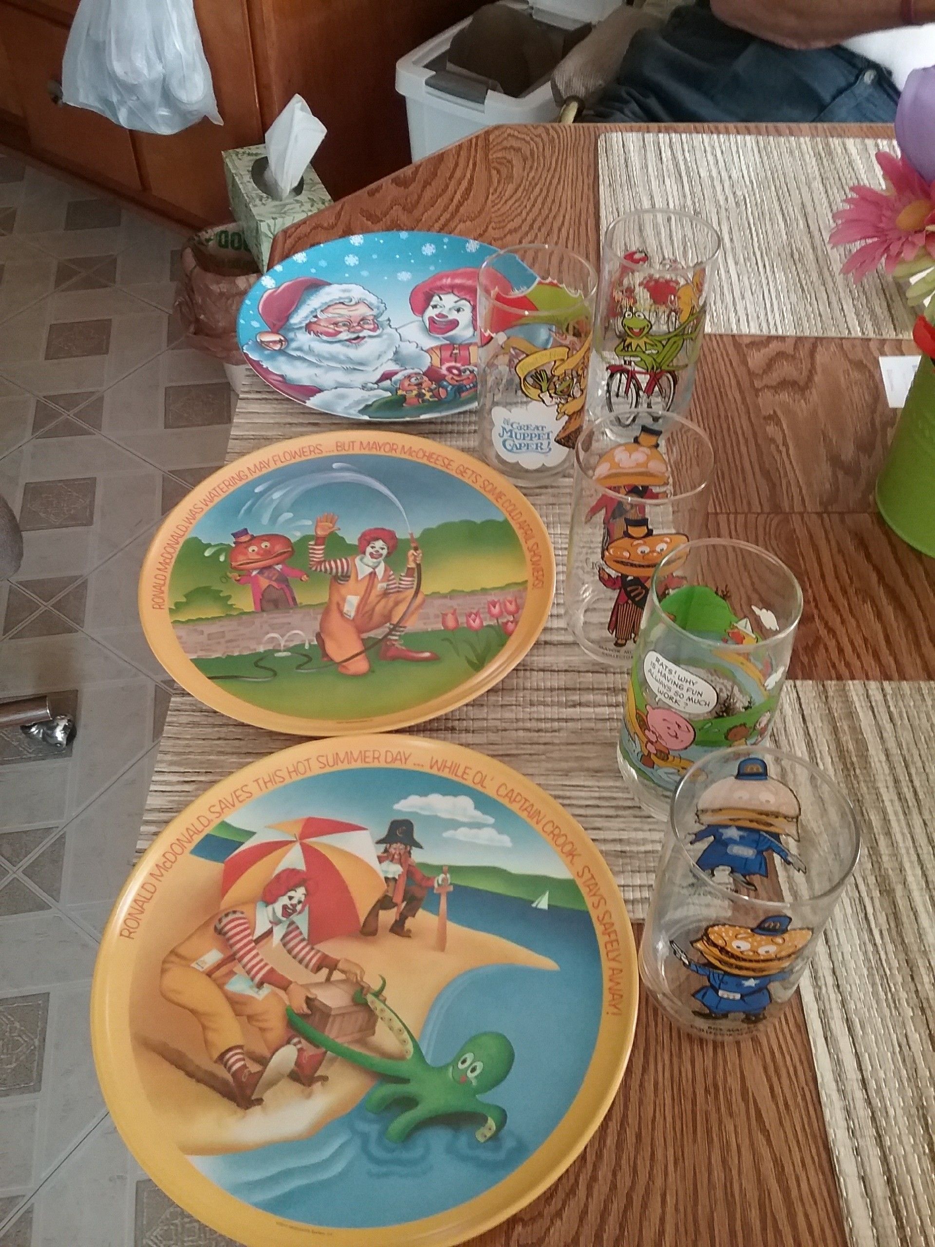 Vintage Mcdonalds plates and glasses