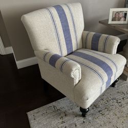 Accent chairs