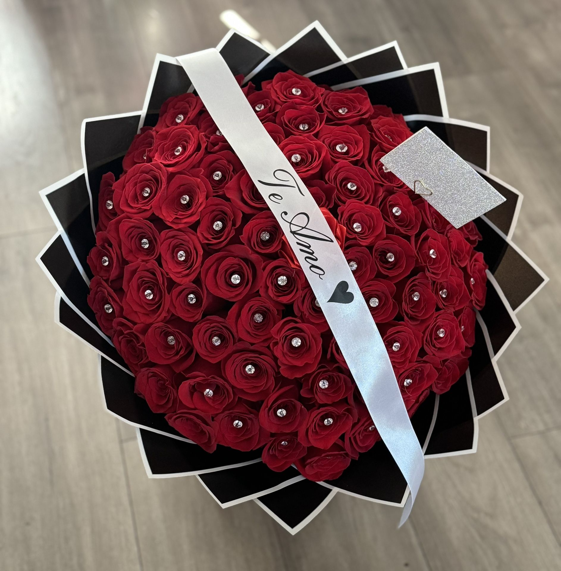 25 Red Roses Ramo Buchon